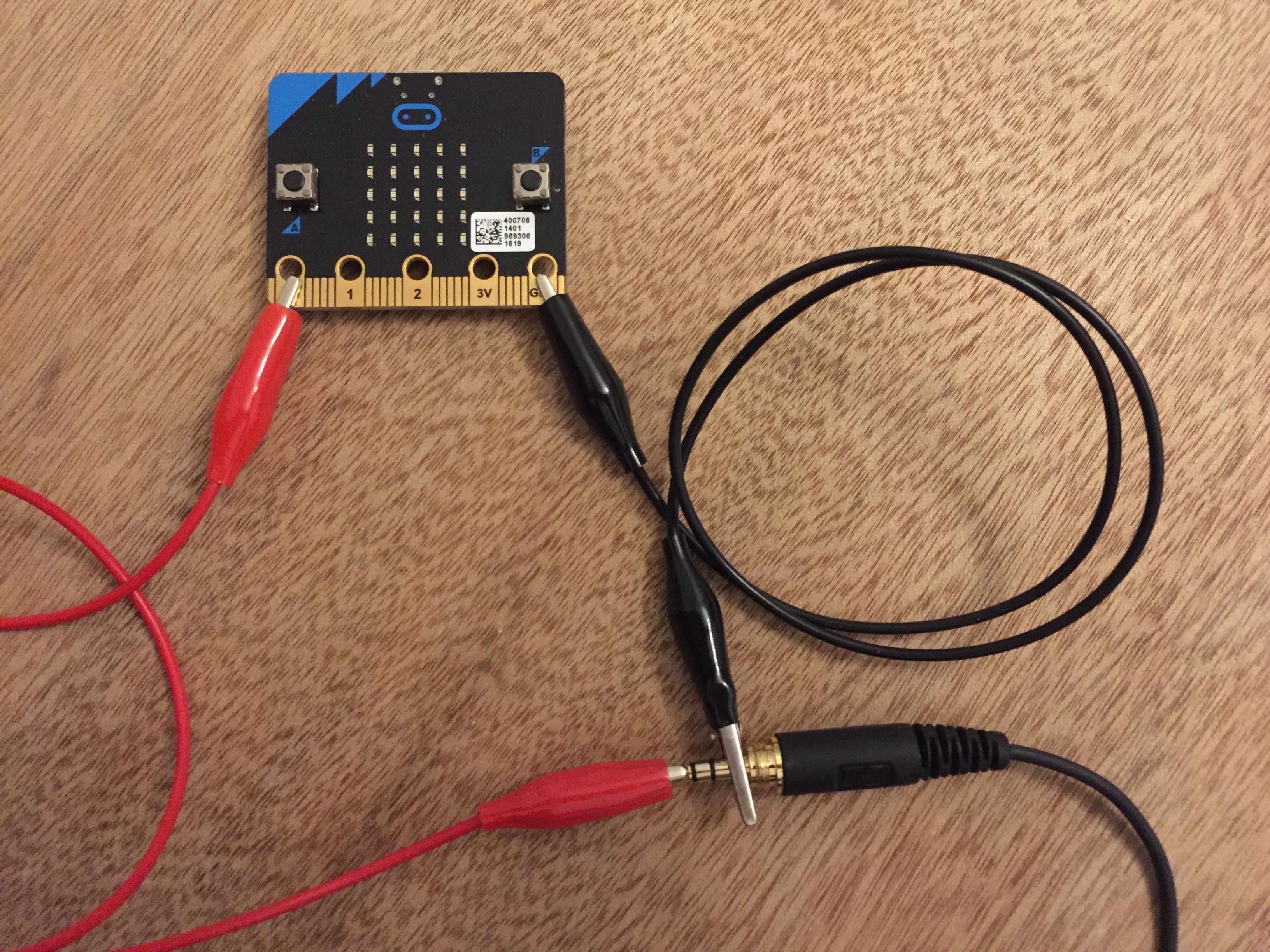 Connecting the leads from the BBC microbit to the audio cable